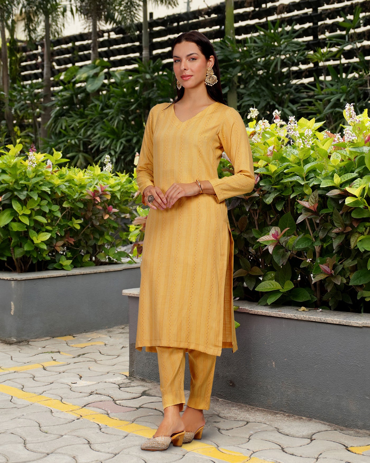 INAKSHINI Yellow V-Neck Kurti Set