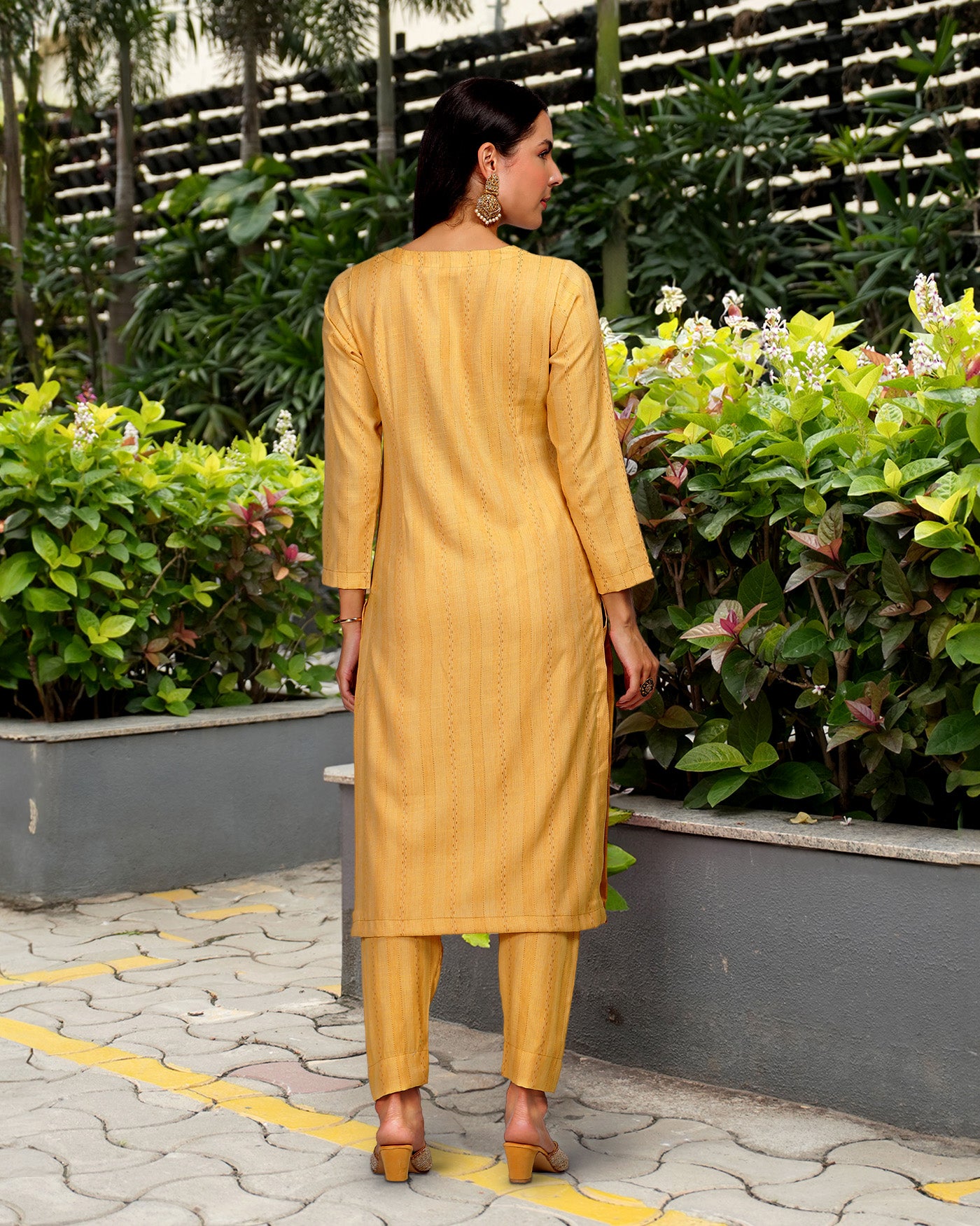 INAKSHINI Yellow V-Neck Kurti Set