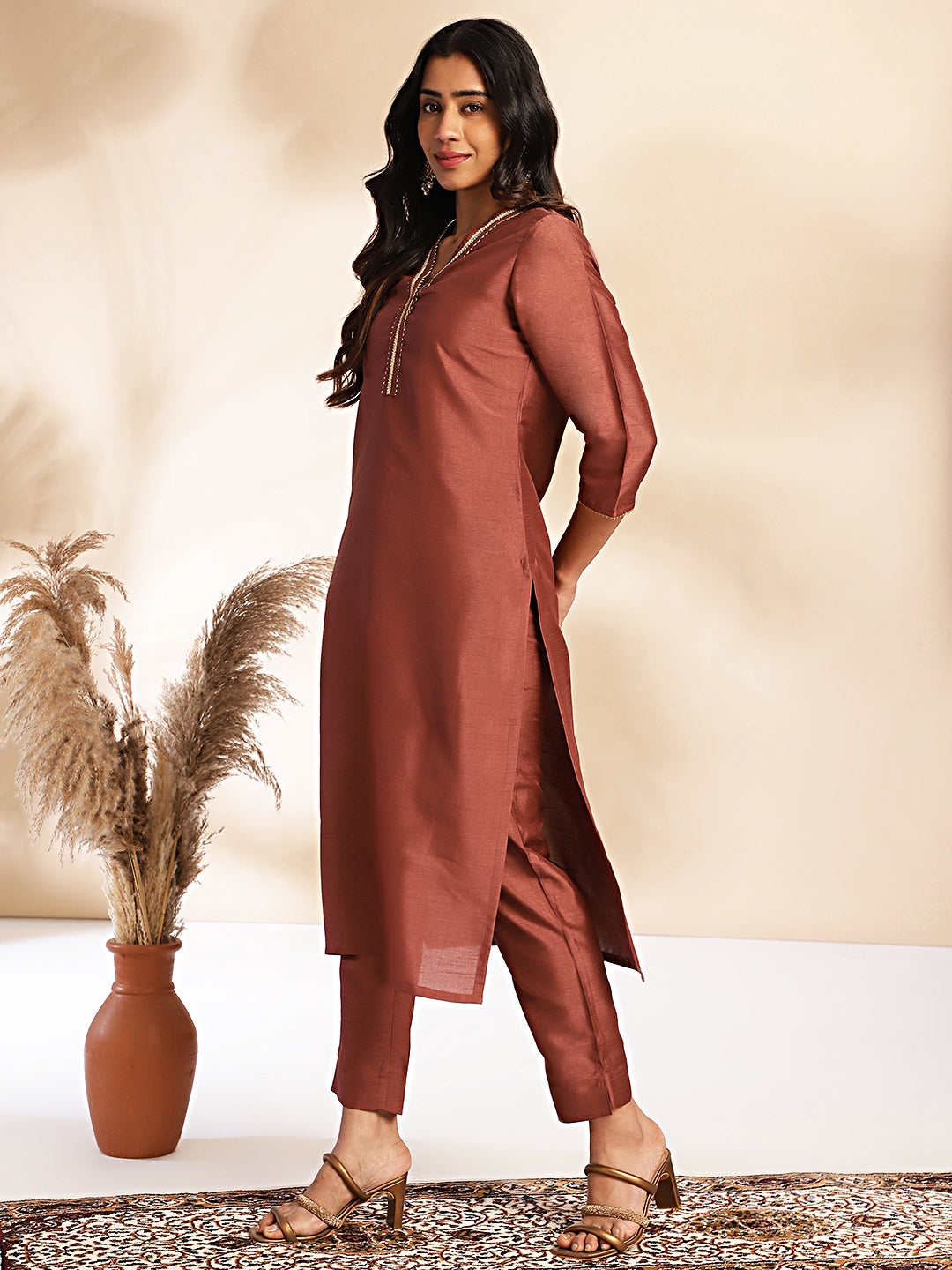 INAKSHINI Brown Solid Kurti Set